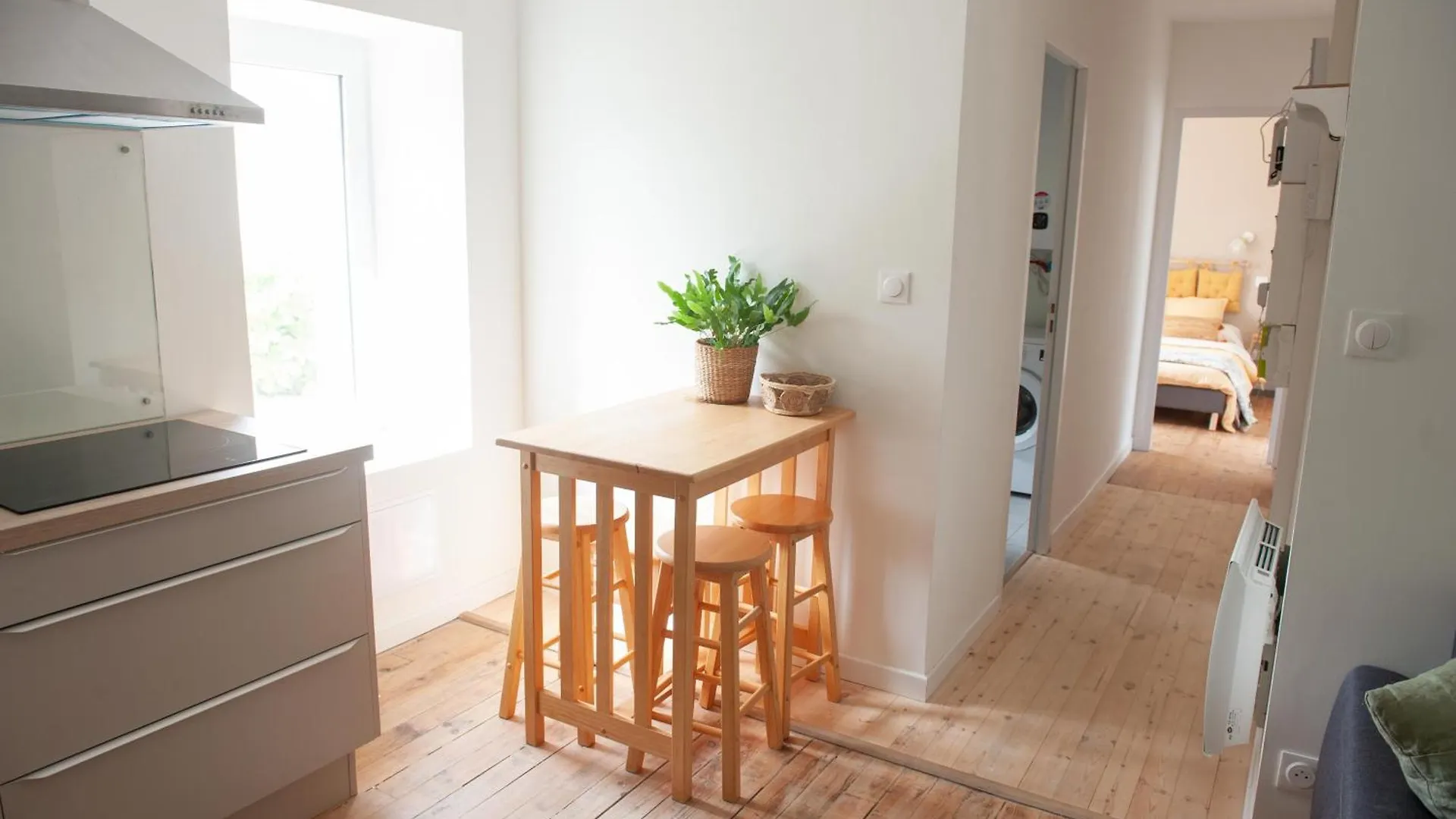 Immeuble De 3 Appartements Avec Cour Interieure Brest 0*,  France