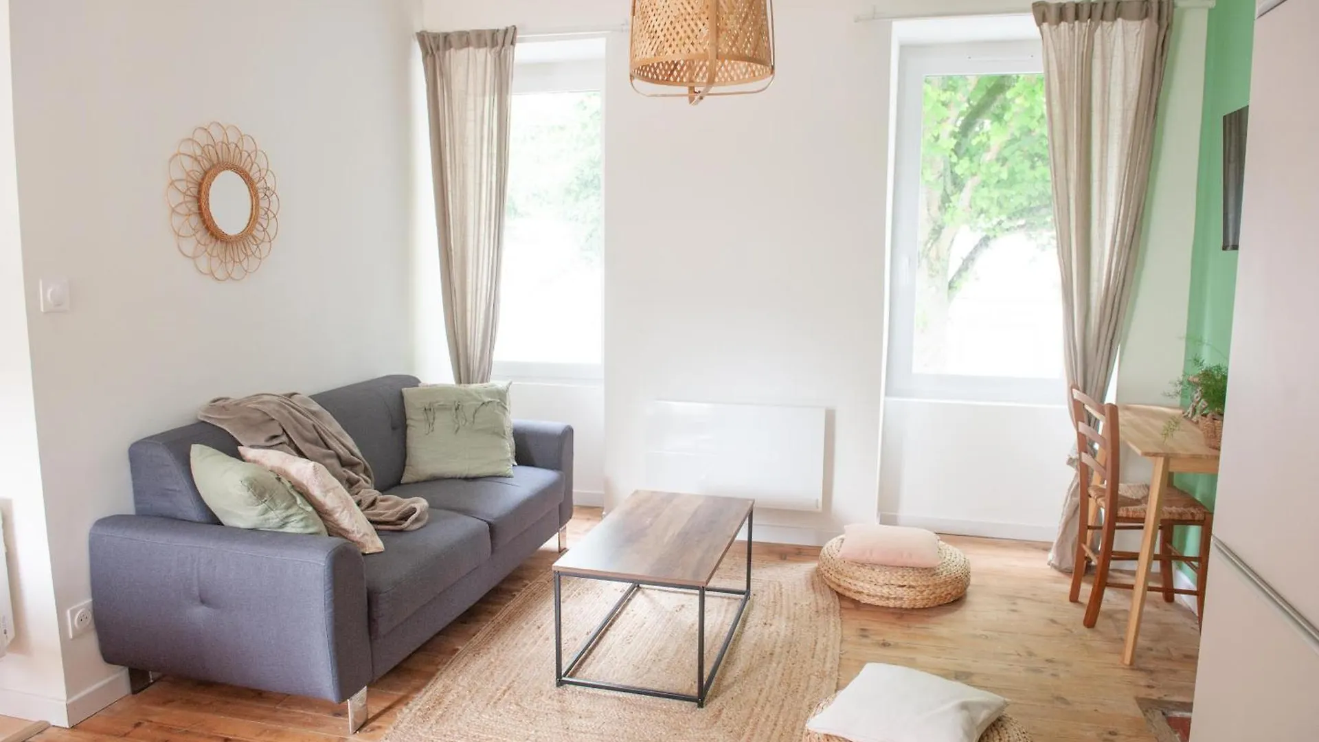 Immeuble De 3 Appartements Avec Cour Interieure contacts