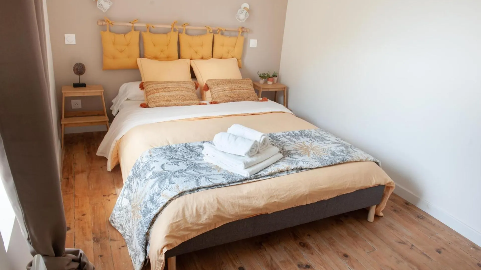 Apartment Immeuble De 3 Appartements Avec Cour Interieure Brest France