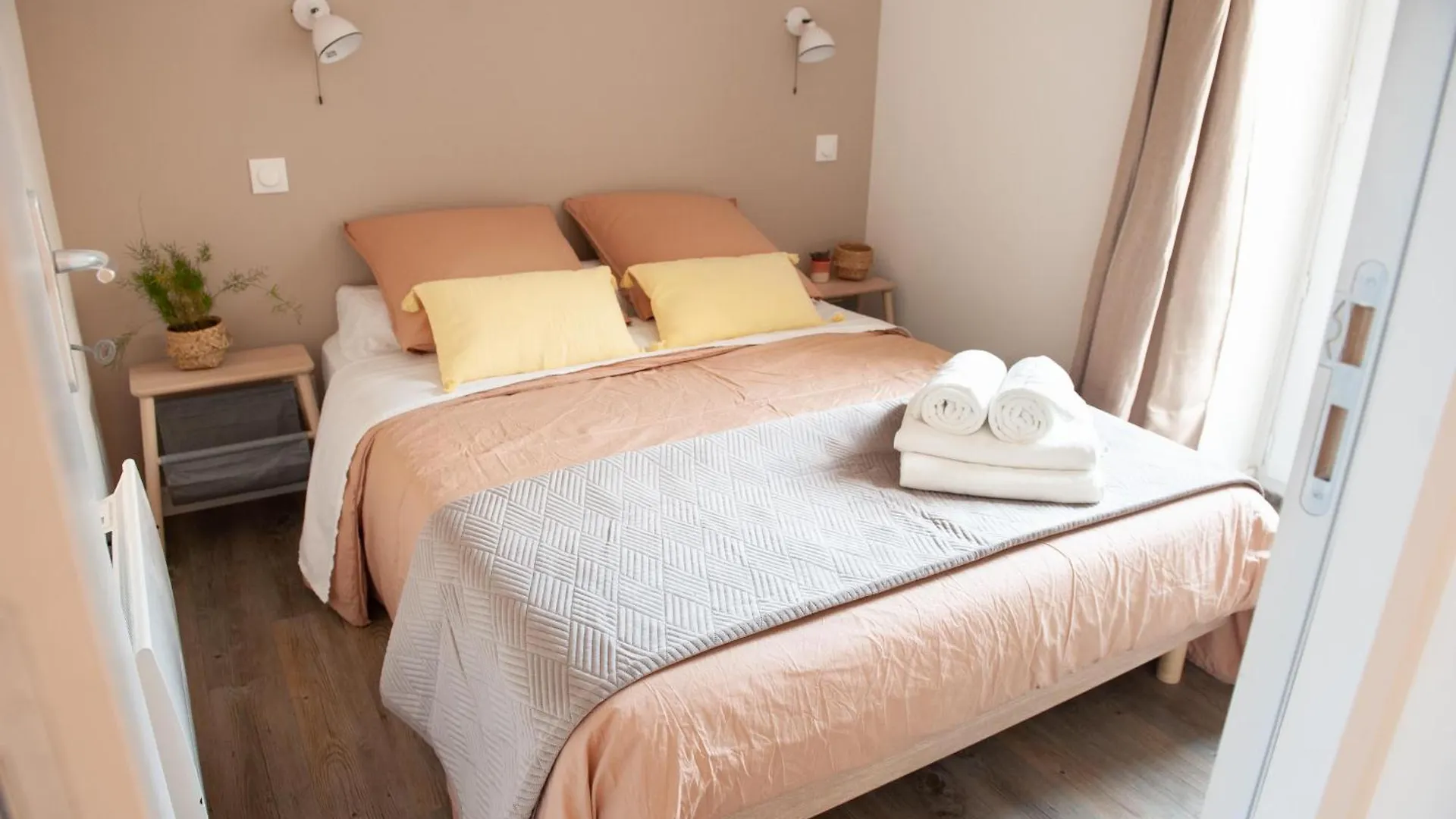 Immeuble De 3 Appartements Avec Cour Interieure Brest Fransa