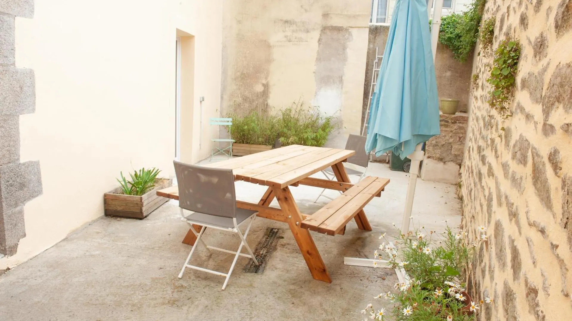Immeuble De 3 Appartements Avec Cour Interieure Brest Apartment