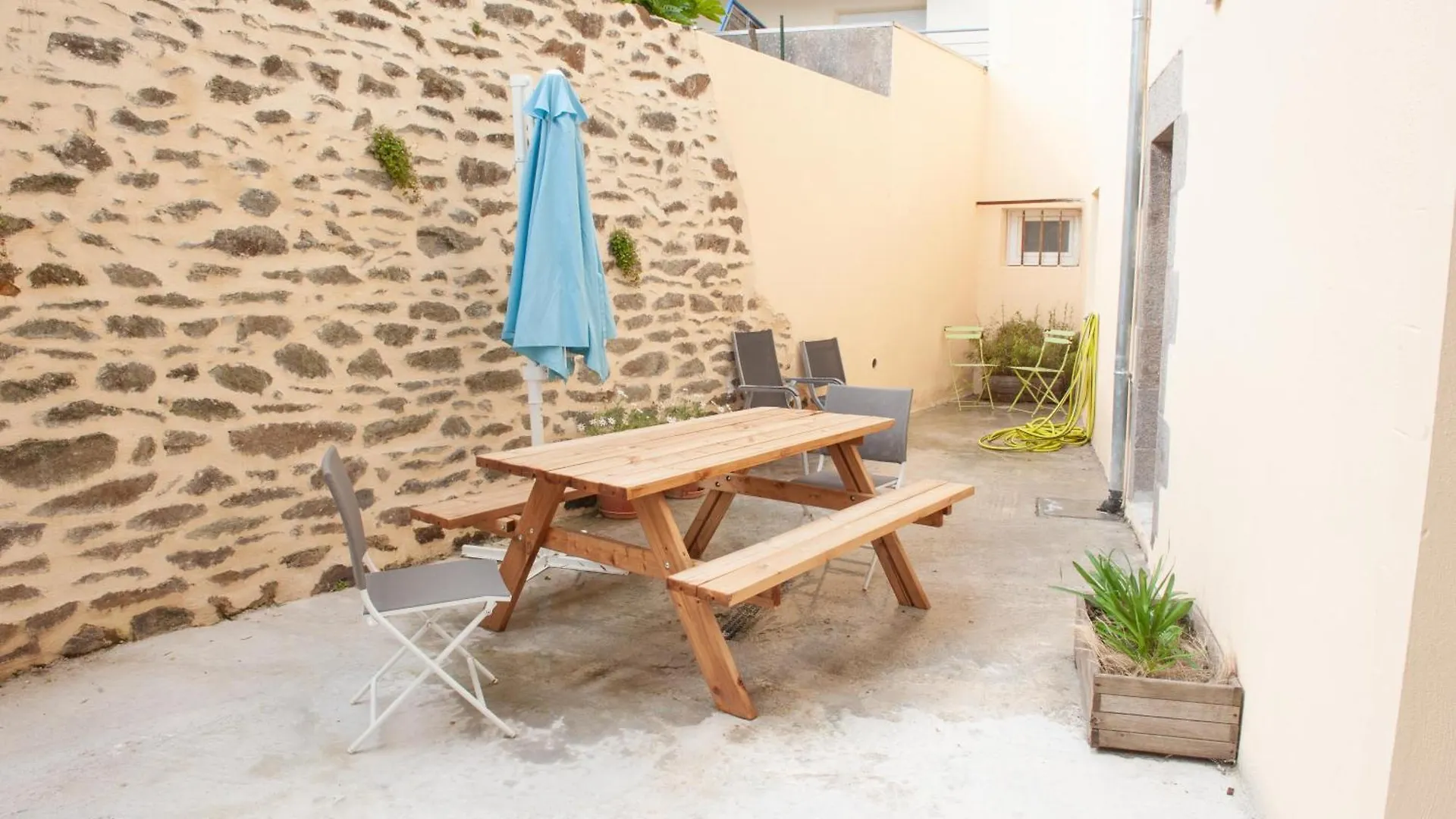 Immeuble De 3 Appartements Avec Cour Interieure Brest